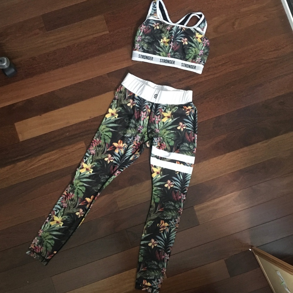 STRONGER sports bra top and legging set. Size L